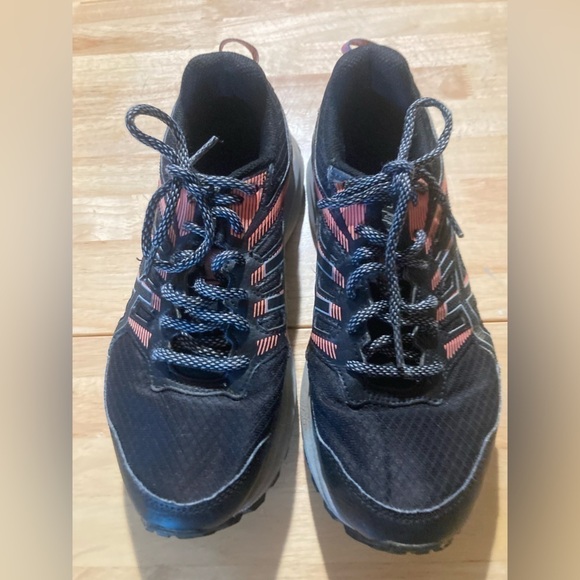 ASICS Trail Scout 2 in excellent condition size 8.5. Black w/ pink - Picture 1 of 8